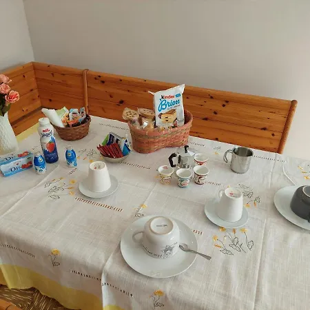 ベッド・アンド・ブレックファスト La Ginestra 3*